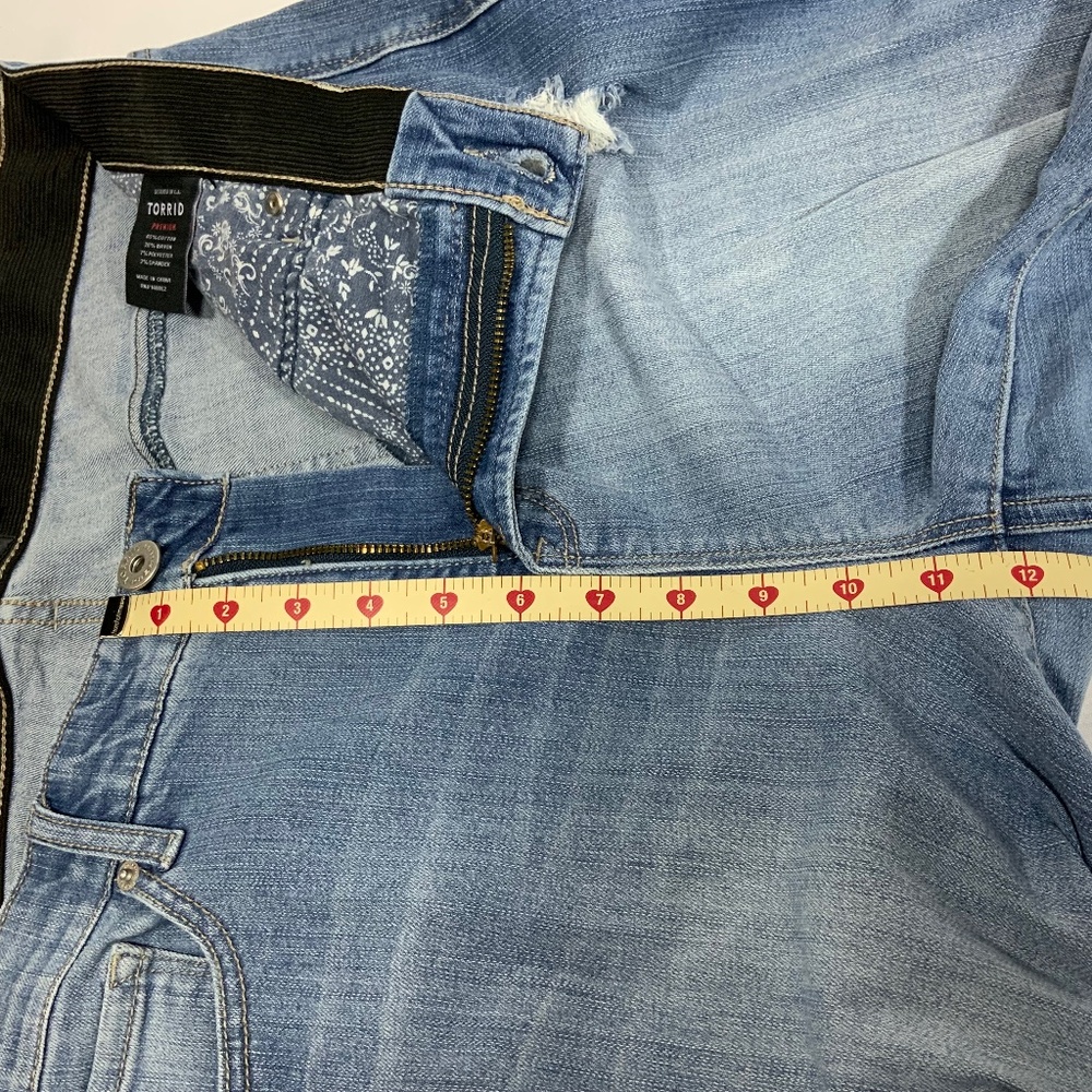 Torrid Crop Sky High Skinny Premium - SZ 18 - Picture 6 of 13